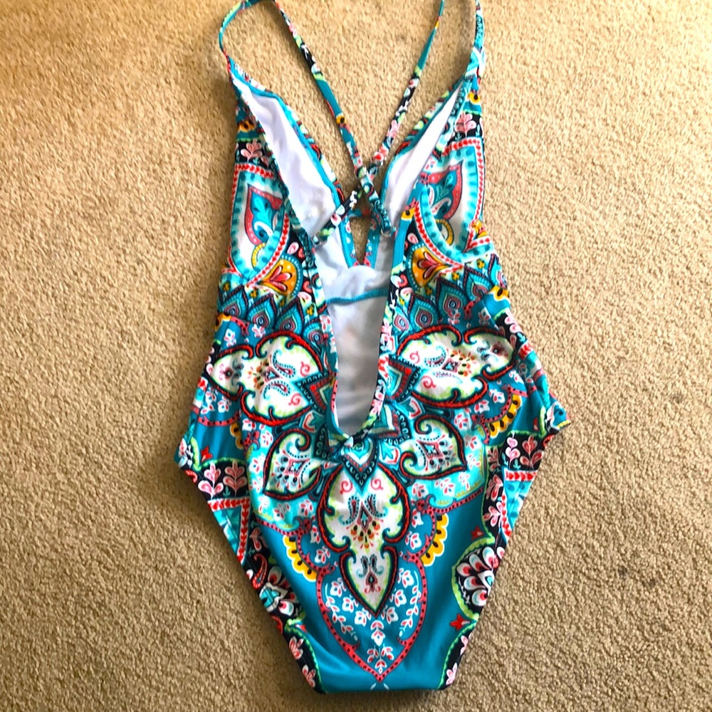 Cute swimsuit - Picture 4 of 9